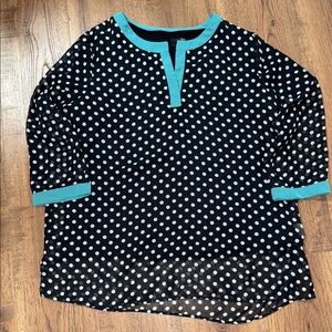 TRAVEL SMITH polka dot Women's Top with Teal Accents